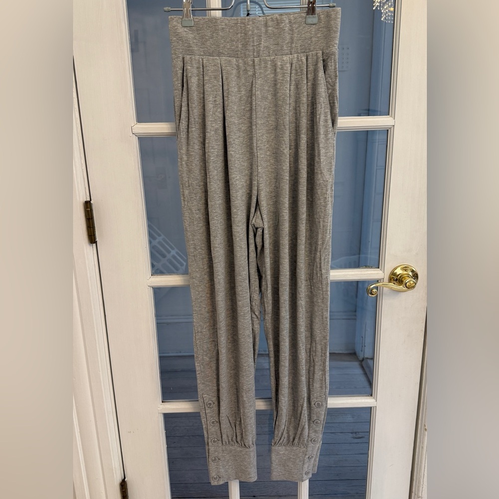 L'ACADAMIE Women's Gray Jogger Pants Size S NEW